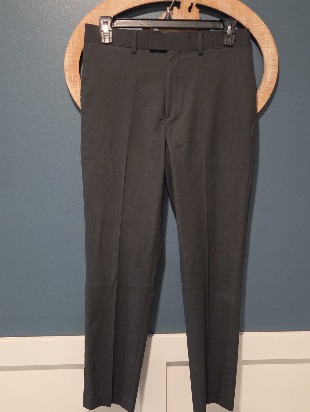 Axist Classic Straight-Leg Dress Pants in Dark Charcoal. New. 32x32
